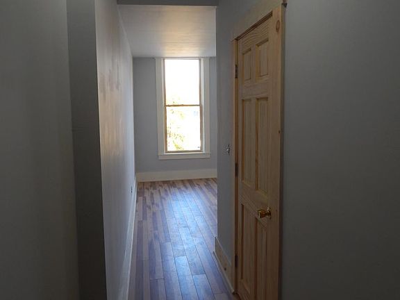 3rd image of 76 Tracy St APT 3