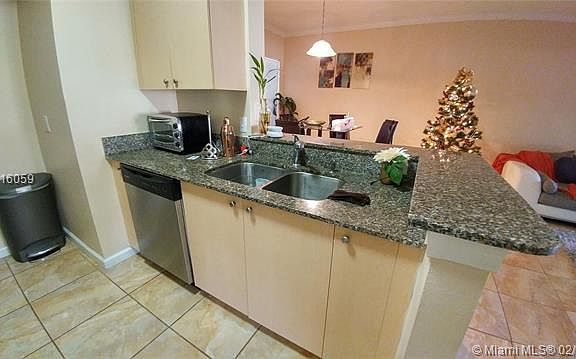 5th image of 2421 Centergate Dr APT 103