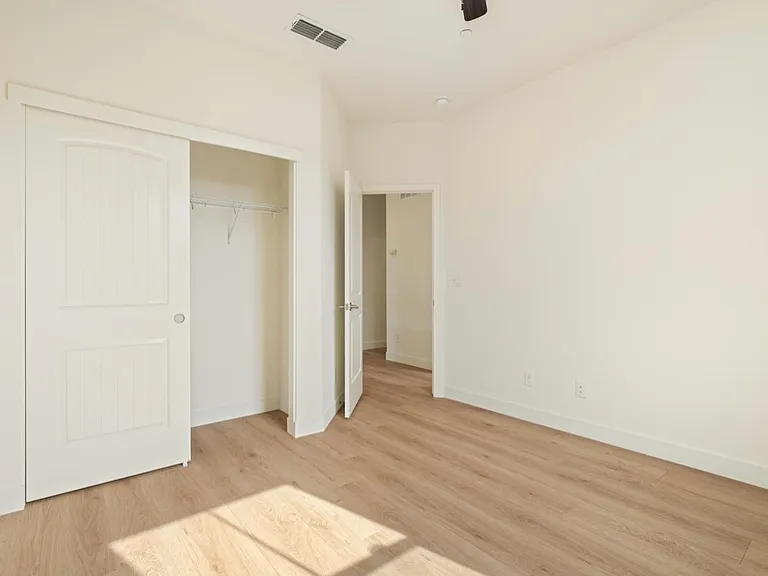 1136 Rothbury Ln — Photo 19