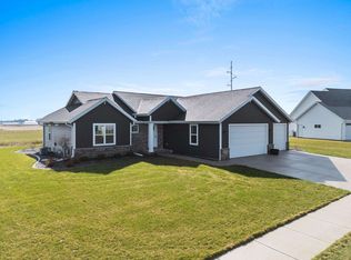 N9360 Dusty Dr, Appleton, WI 54915