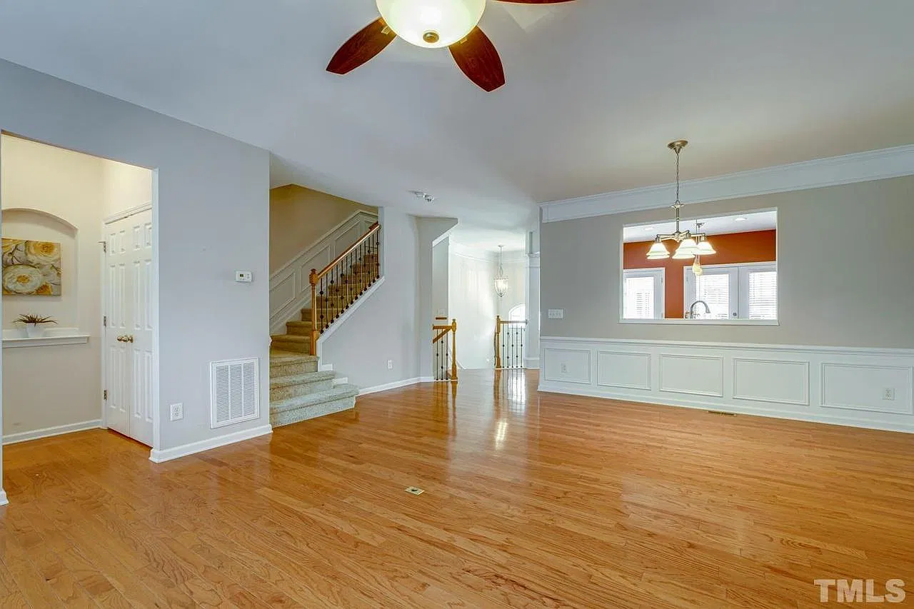 3 bed, 2400 sqft, $2,700 — Photo 3