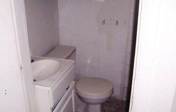 5th image of 904 NW 15th St