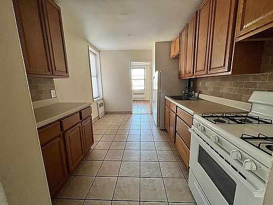 4th image of 1815 E 17th St APT 5B