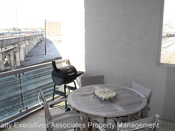 5th image of 555 W Jackson Ave Ste 305
