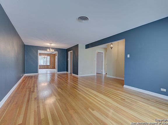 4th image of 315 Laramie Dr