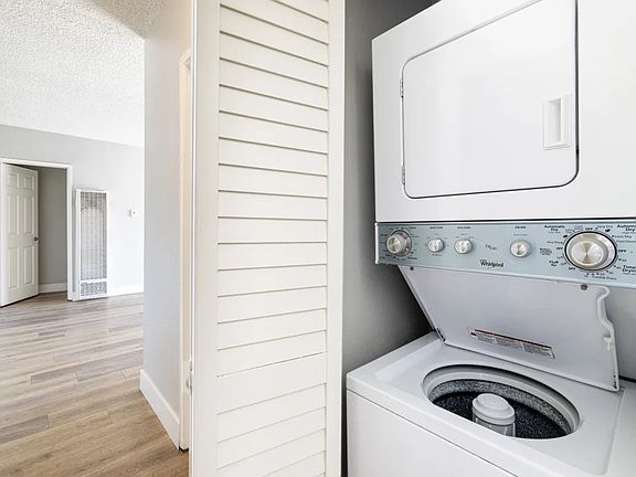 5th image of 3250 Fairesta St APT B07