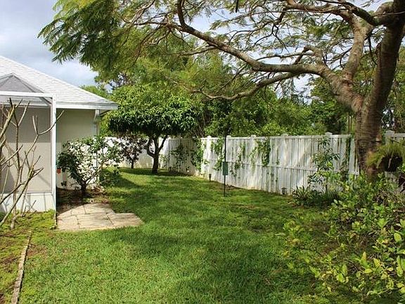 3rd image of 8276 Sandpine Cir