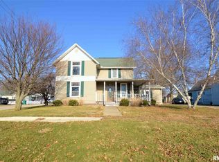 183 W Fort St, Farmington, IL 61531