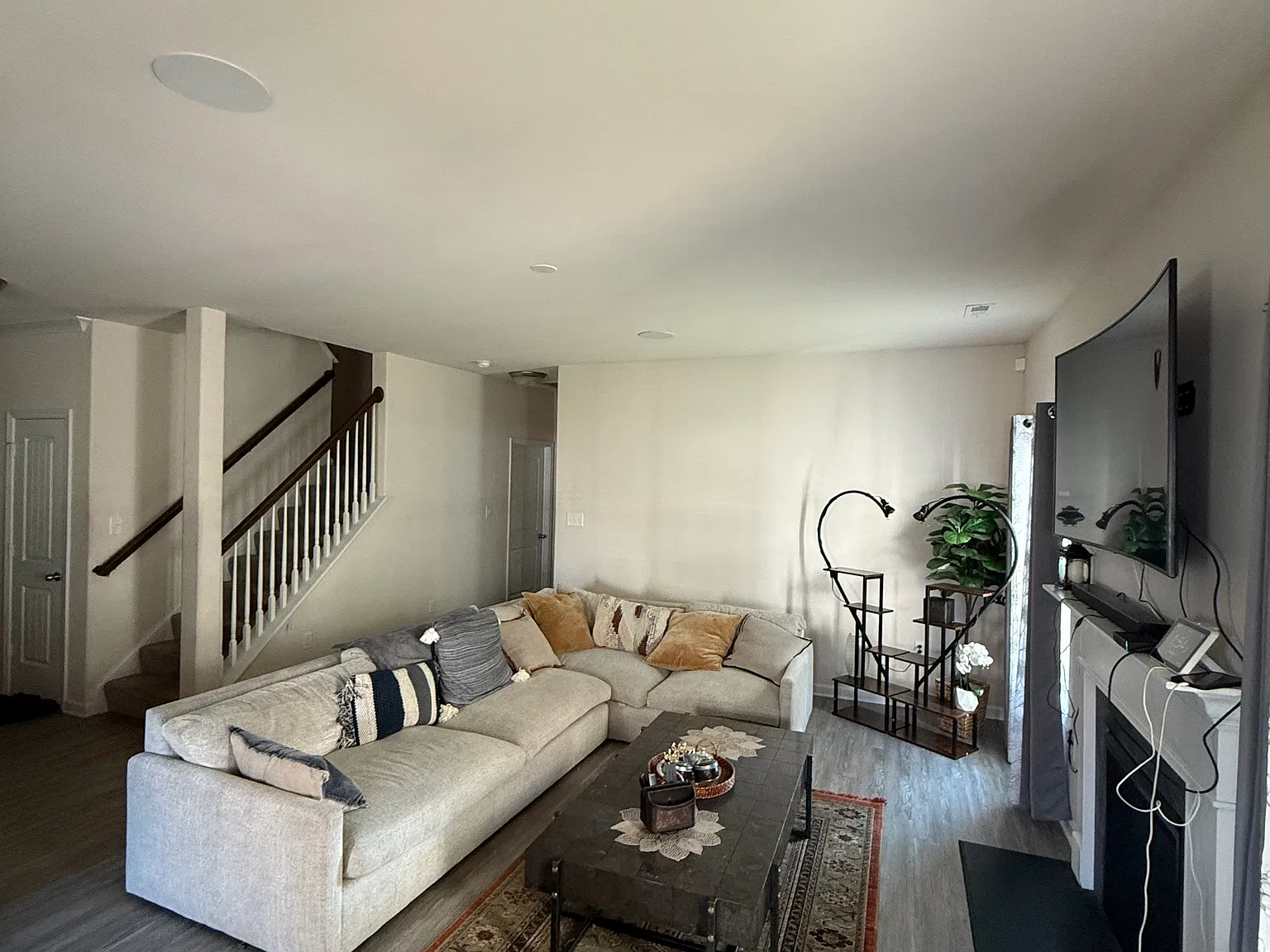 4 bed, 2688 sqft, $3,500 — Photo 2