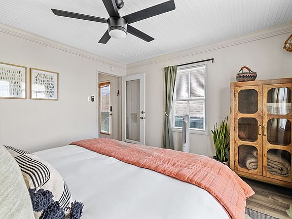 4th image of 2413 34th St #2