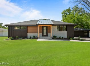 137 W Chicago Ave, Downers Grove, IL 60515