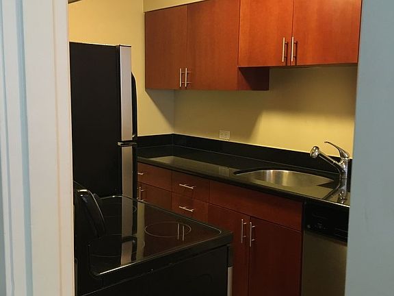 3rd image of 1205 Queen Anne Ave N APT 105