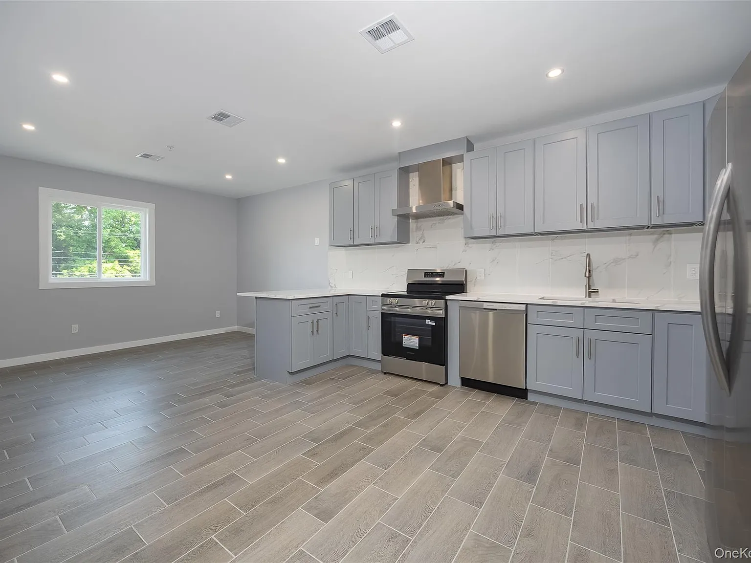 2 bed, 1.0 bath, 900 sqft, $2,700 — Photo 2