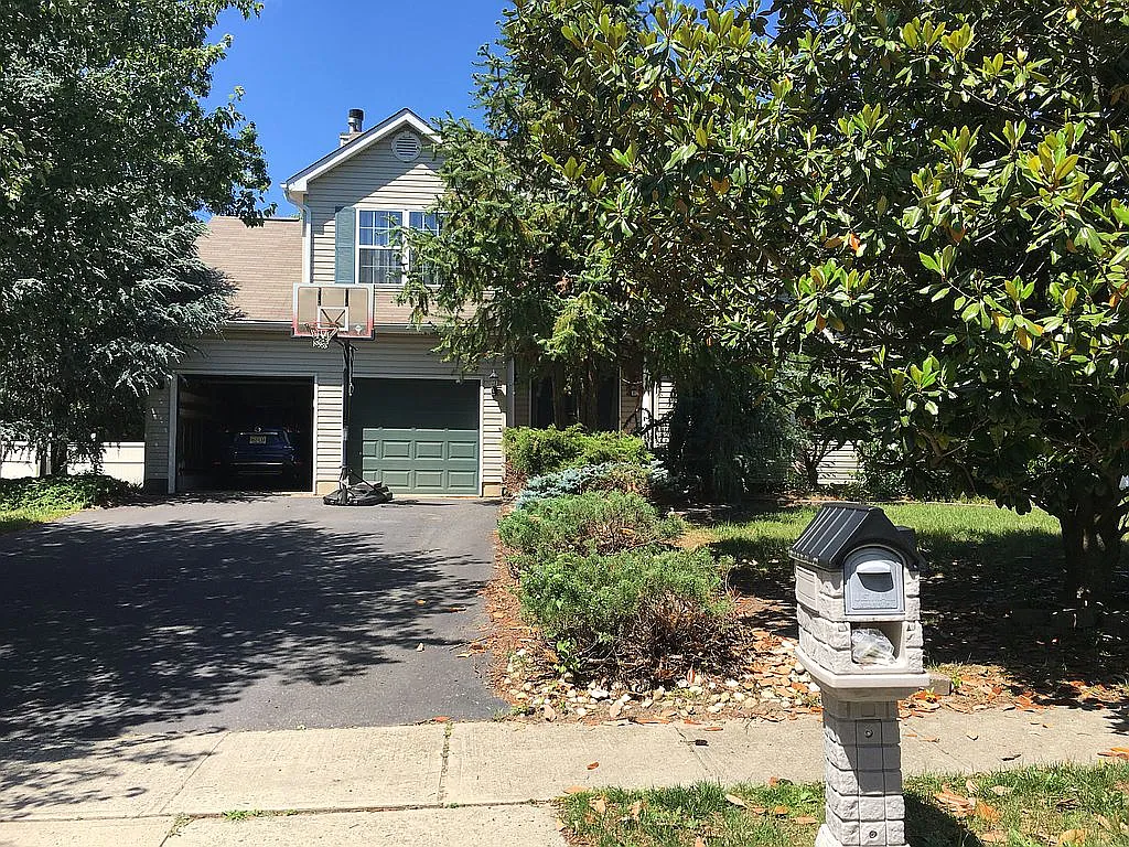6 Arboretum Dr photo 1