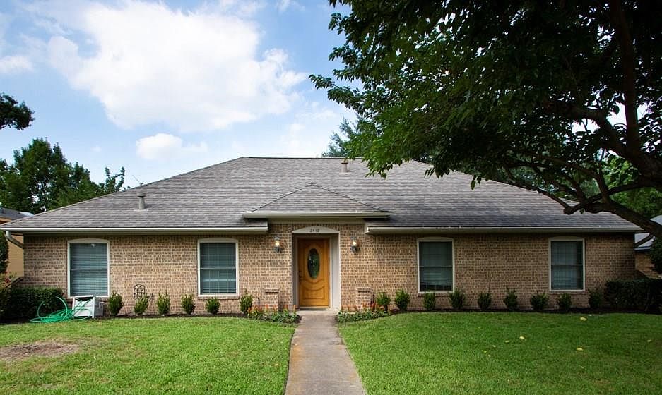 1st image of 2418 Parkside Dr