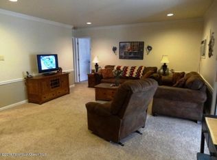 130 Amberly Dr UNIT B, Manalapan, NJ 07726