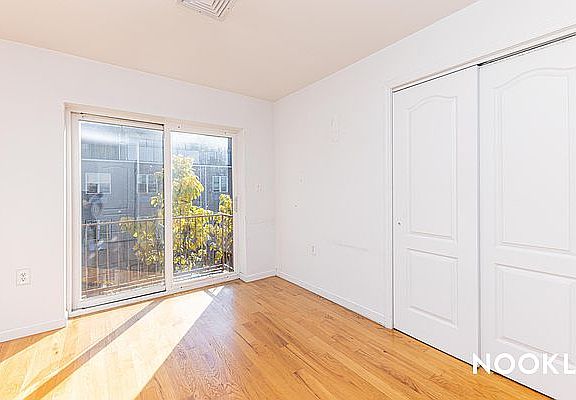 3rd image of 108 Martin Luther King Jr Pl APT 4R