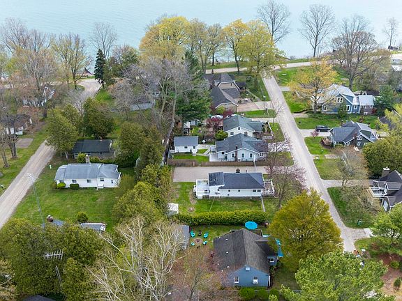 4th image of 7353 Maple Rd
