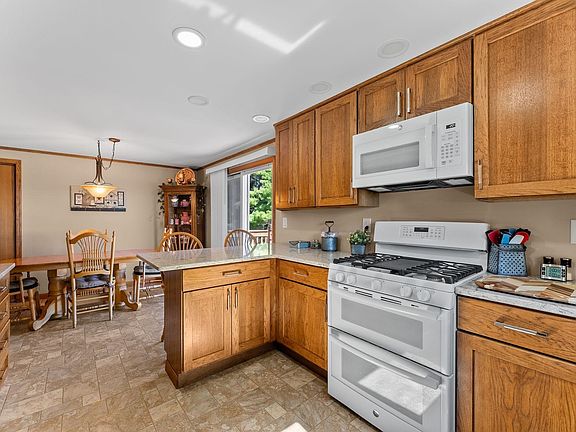 5th image of 1487 McCloud Rd