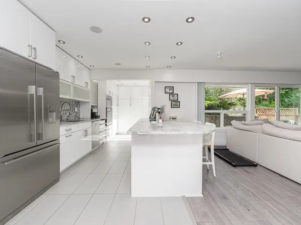 9151 Forest Grove Dr #22, Burnaby, BC V5A 3Z5