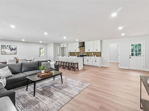 2nd image of 2811 Eunice Holcomb Cir
