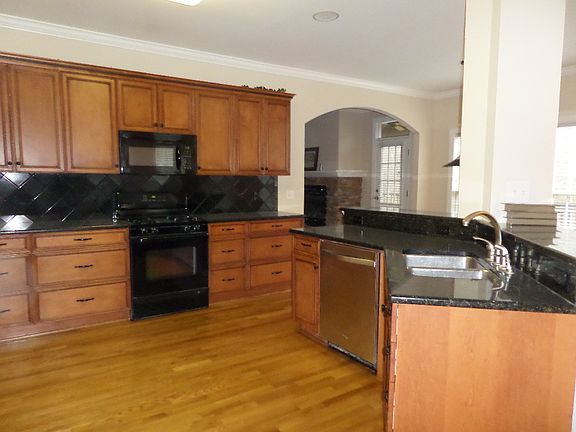 2nd image of 139 Oakmont Dr