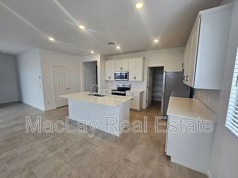 548 W Fremont Pass — Photo 6