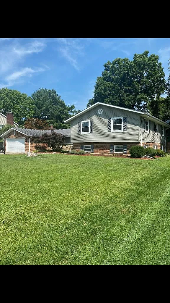 25 Oakwood Ln photo 1
