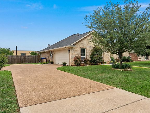 4th image of 929 Princess Diana Dr