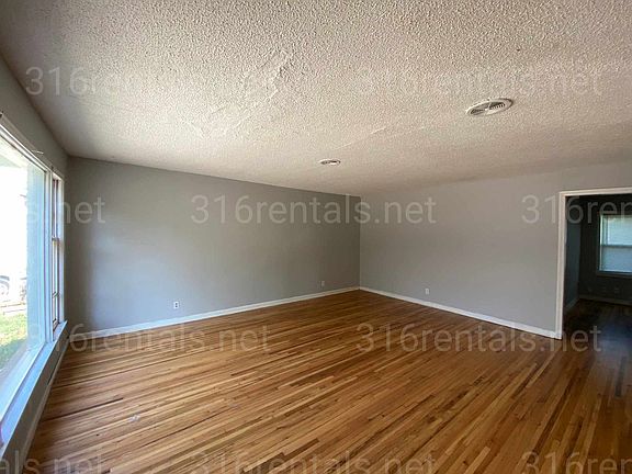 2nd image of 911-915 N Oliver Ave #0