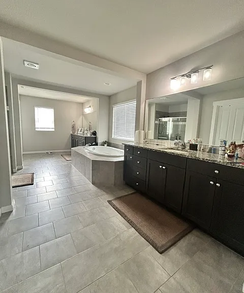 LARGE 5 piece bathroom