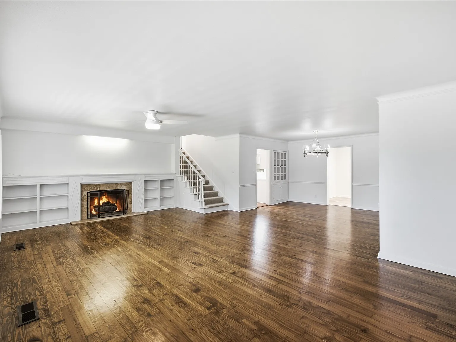 3 bed, 2.0 bath, 2223 sqft, $3,600 — Photo 4