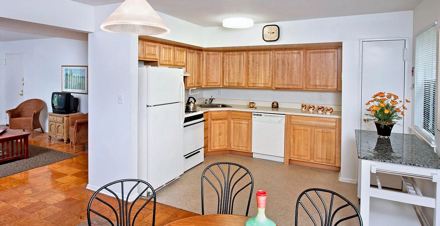 Easton North Apartments — Photo 1