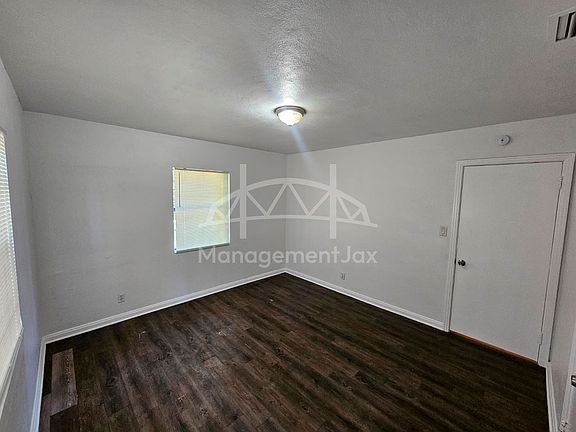 5th image of 1010 Edgewood Ave W