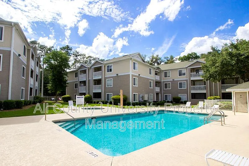 Building Photo - 4000 SW 23rd St #6-104
