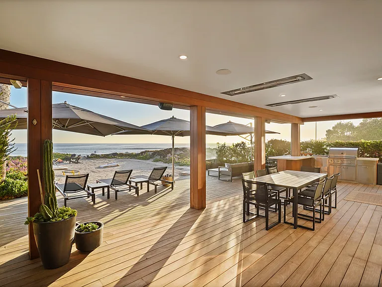Dine in the open air, surrounded by coastal breezes and endless views.