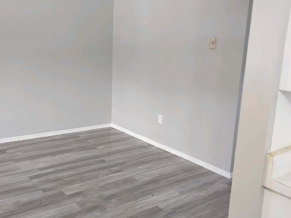 3rd image of 220 SW 34th St APT 1
