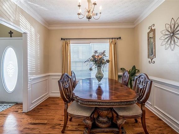5th image of 587 Martin Forest Ln