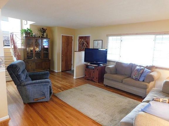 3rd image of 5688 Woodhaven Dr