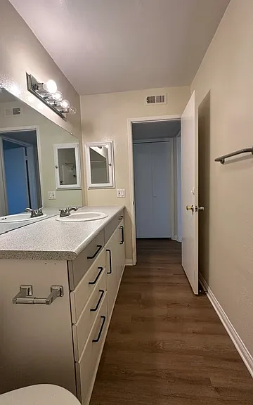 2727 Bayshore Ave — Photo 29