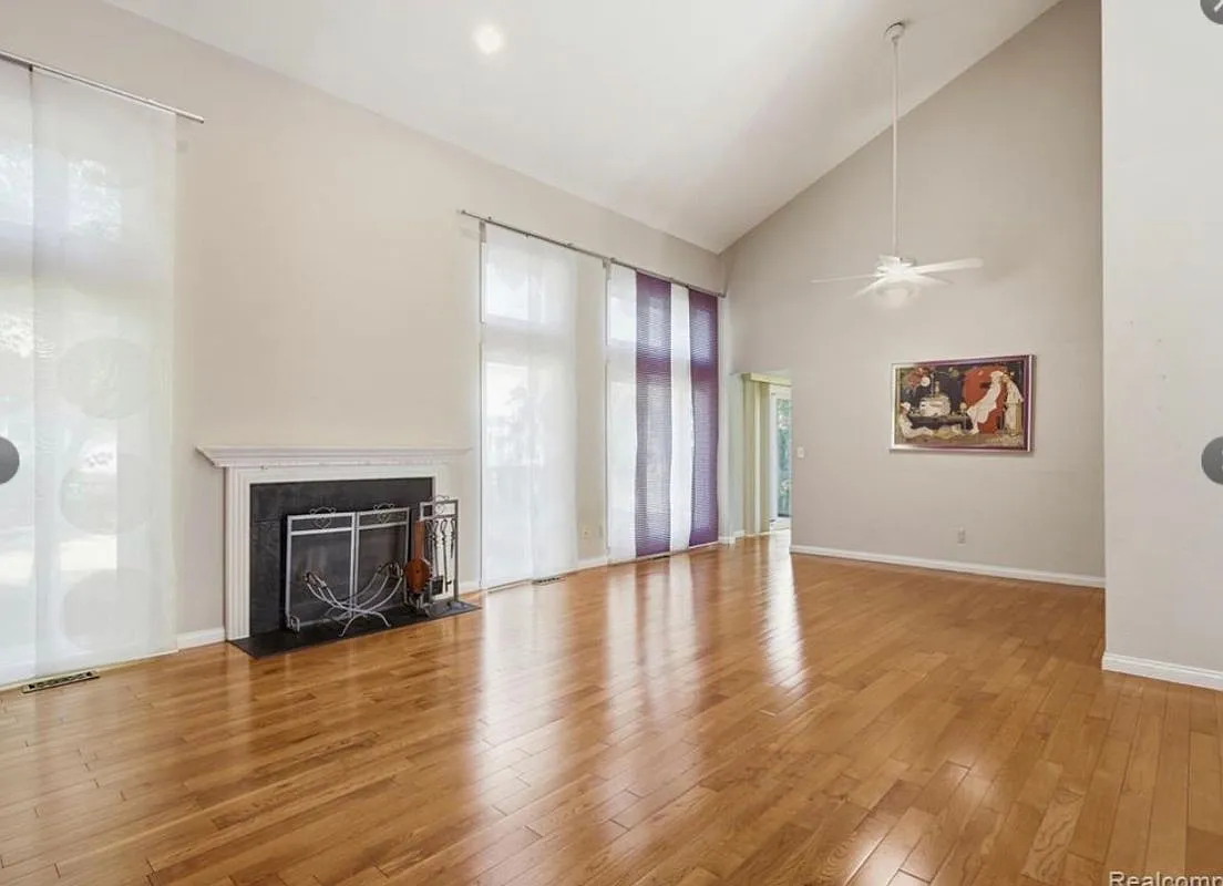 3 bed, 3.0 bath, 2086 sqft, $3,000 — Photo 4