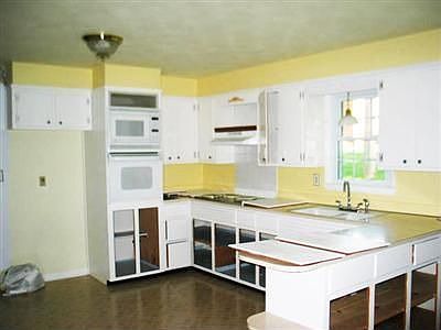 4th image of 2405 Livingston St