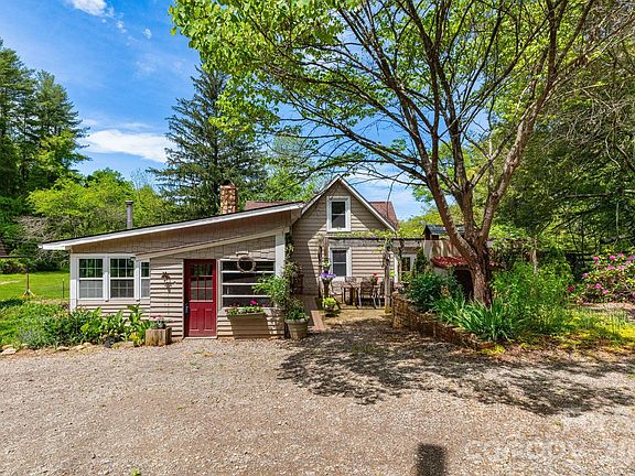 2nd image of 1492 Murray Rd