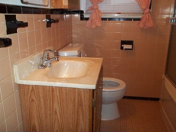 6746 Minock Bathroom