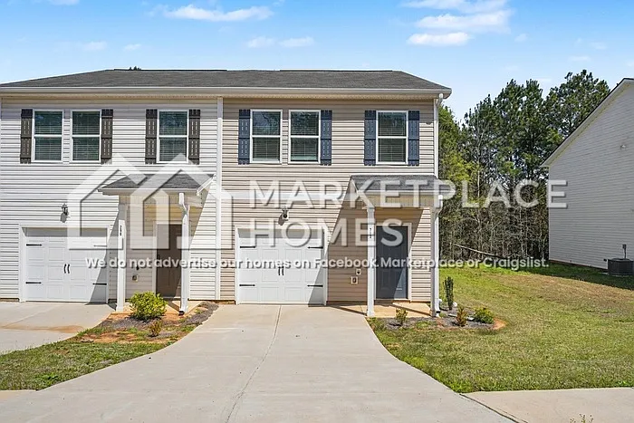 302 Oakwood Dr NW — Photo 2