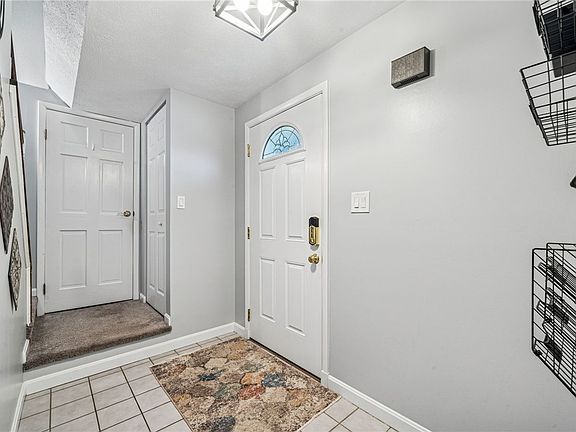 2nd image of 1935 Hertford Dr