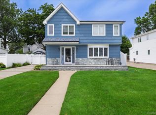 2618 Mount Ave, Oceanside, NY 11572