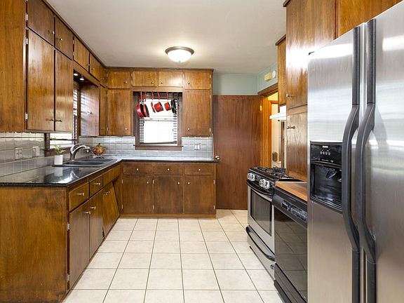 4th image of 1021 Rosewood Dr