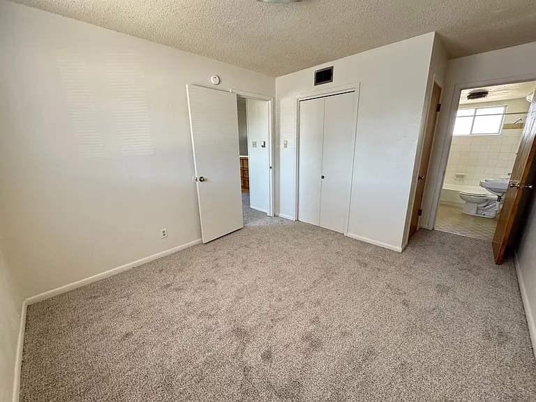 807 W Hallmark Ave — Photo 10