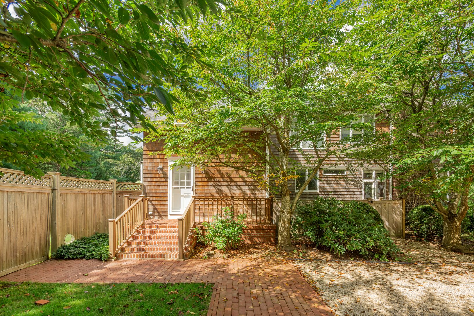 Side entrance, from driveway 